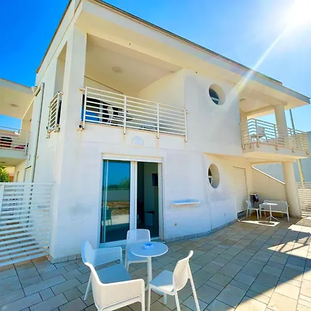 Summer Seaside - *